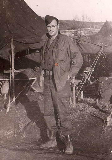 Like many other American soldiers who fought in World War II, Hurwitz (who later changed his name to Brown) kept a journal chronicling his wartime experience. But the native New Yorker’s personal record was composed of drawings and paintings. During his two years in North Africa and Italy, Hurwitz drew and painted during the lengthy campaign that would eventually liberate Rome in June 1944.